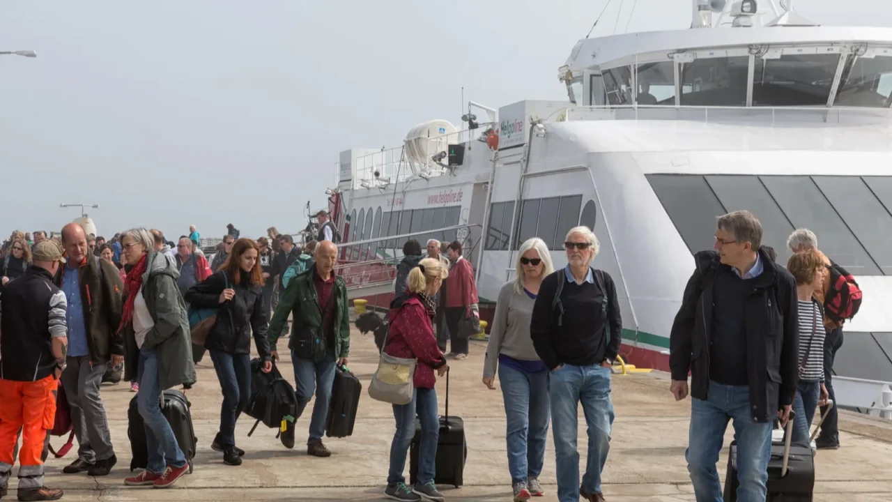 people just disembarked the ferry at island helgoland