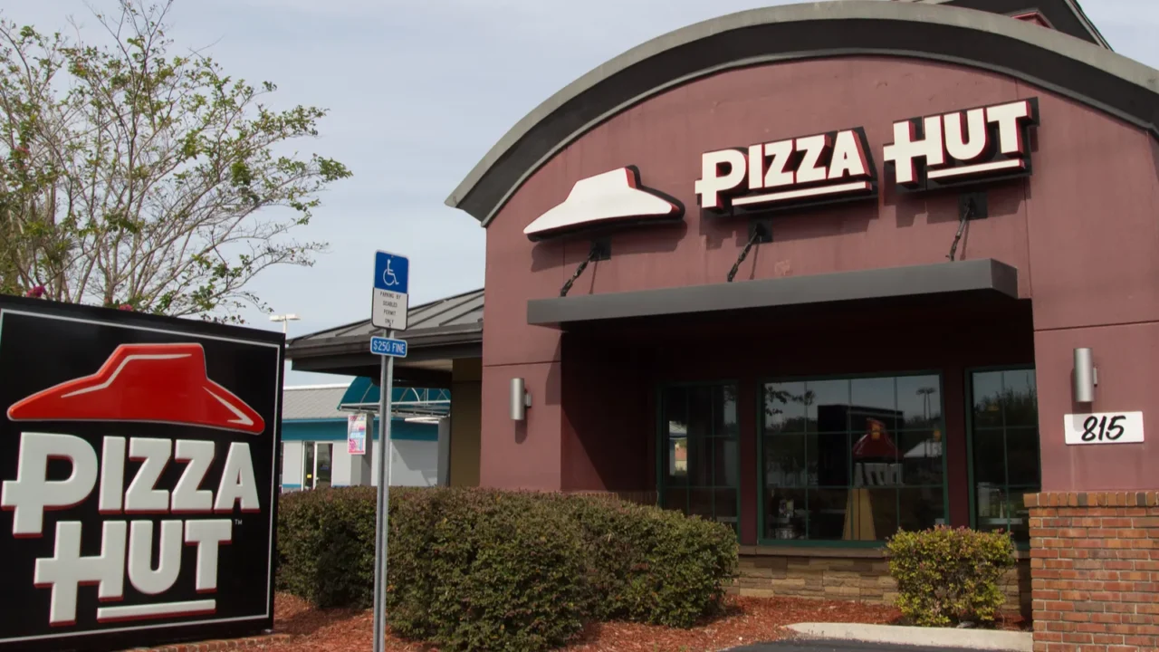 pizza hut restaurant