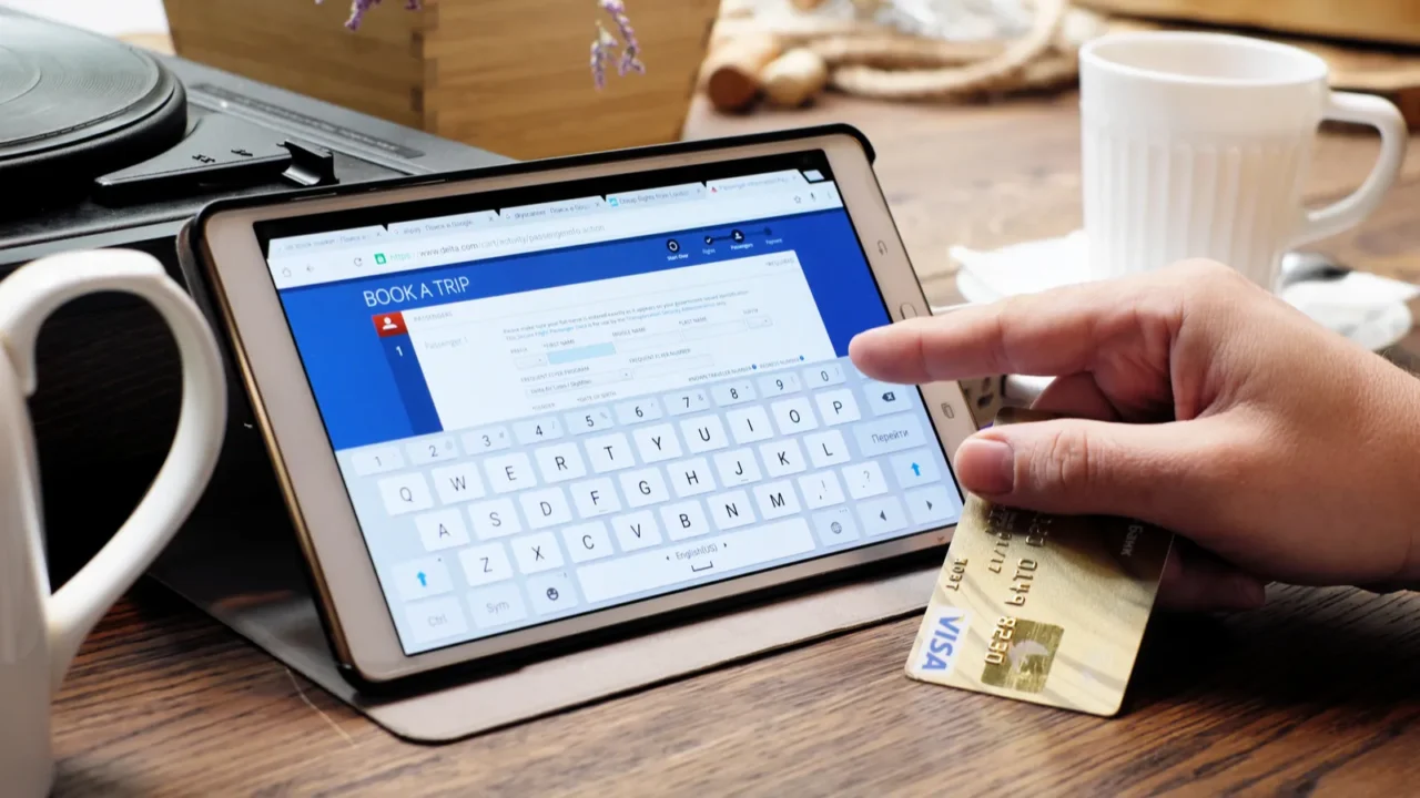 shopping online on delta airlines website