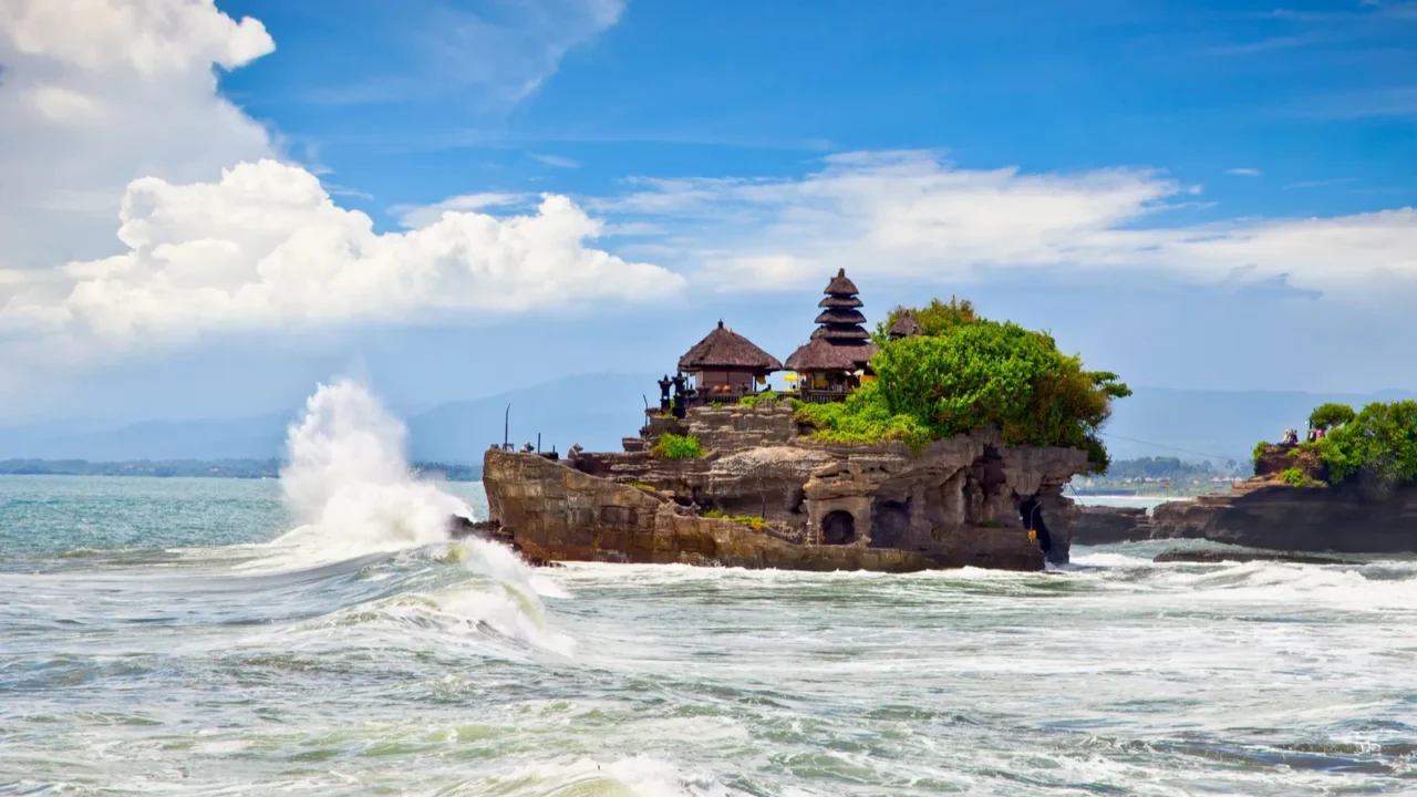 the tanah lot temple the most important hindu temple of