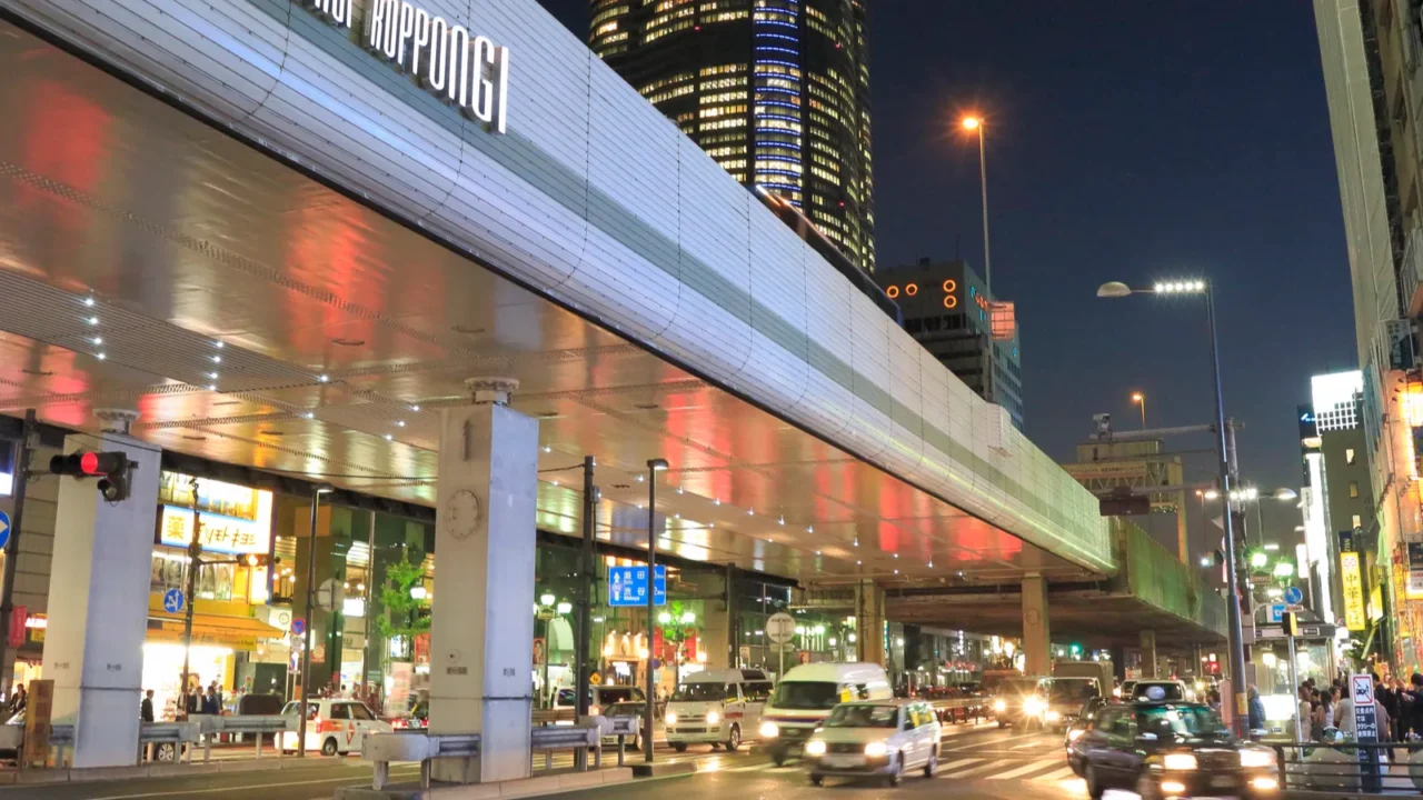 tokyo roppongi an internationally famous entertainment district tourist destination