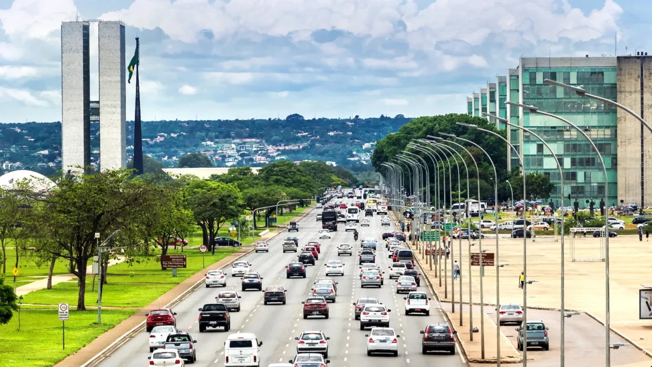 traffic next to national congress building in brasilia capital of