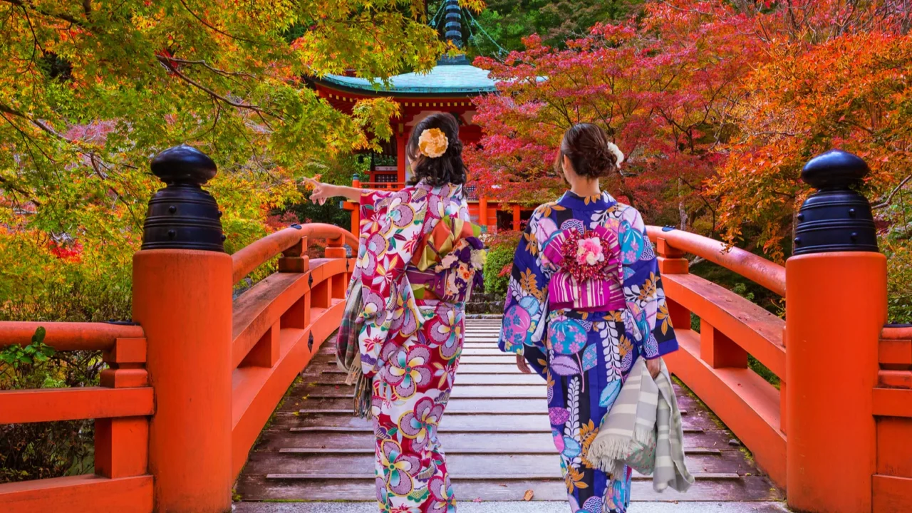 women in traditional japanese kimonos walking in kyoto japan