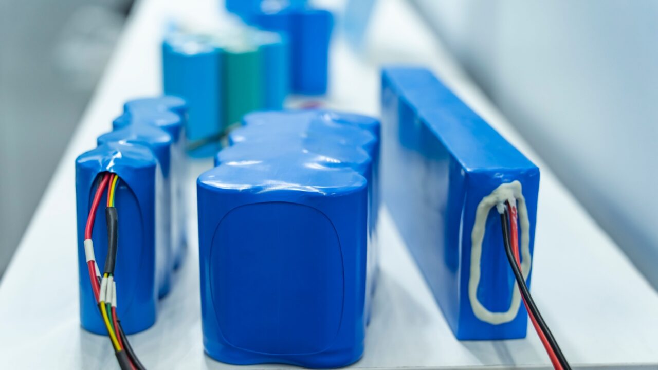 Lithium ion industrial high current batteries