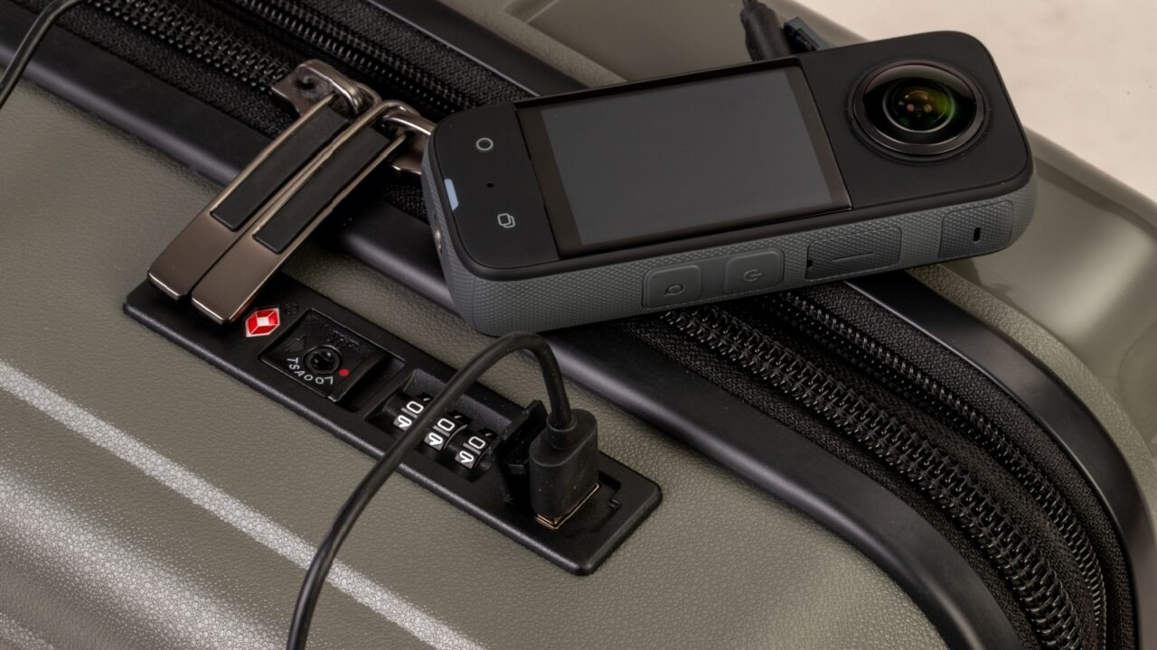 360 degree camera plug in by cable into the suitcase charger