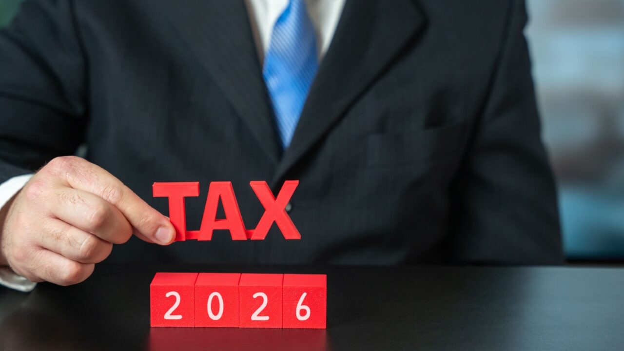2026 blocks and word tax. Paying taxes in 2026. New rules and changes to the law. Fiscal planning and regulatory updates. Tax advisory, financial literacy and compliance.