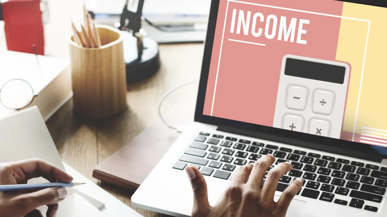 african woman using laptop