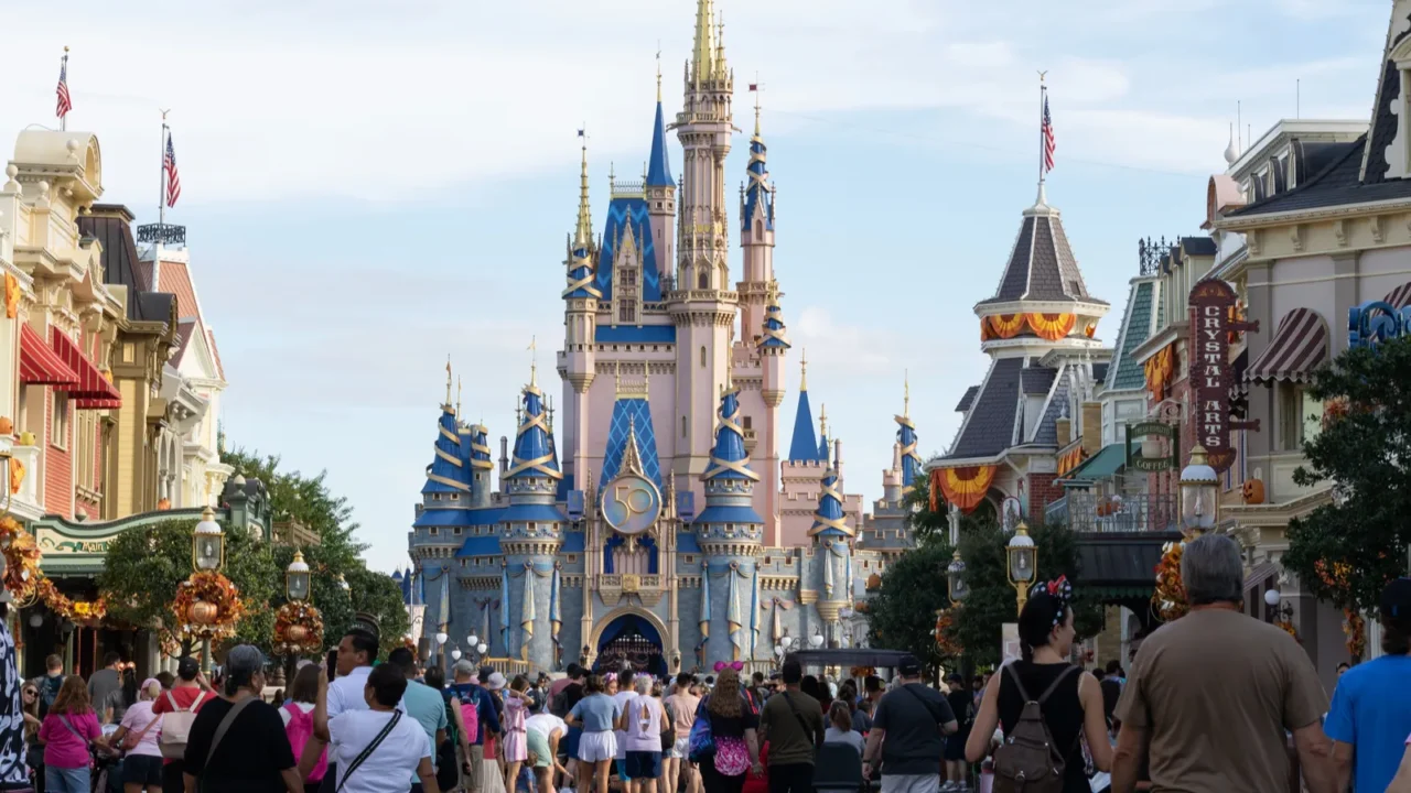 bay lake fl usa  september 14 2022 roadside view