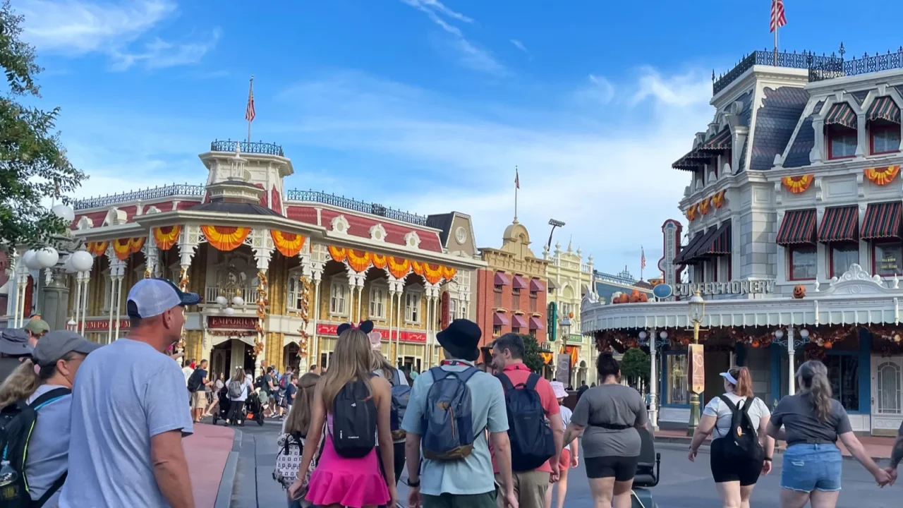 bay lake fl usa  september 14 2022 roadside view