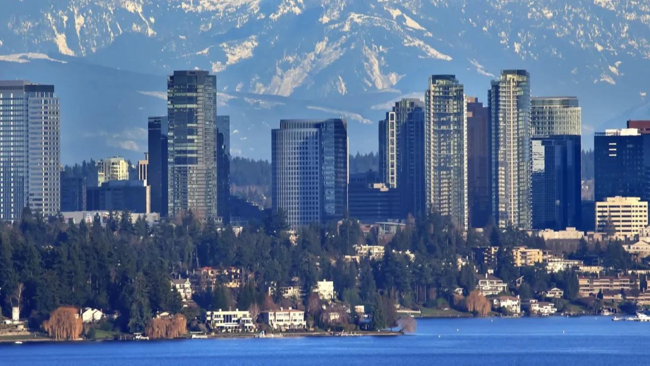bellevue lake snowy cascade mountains washington state