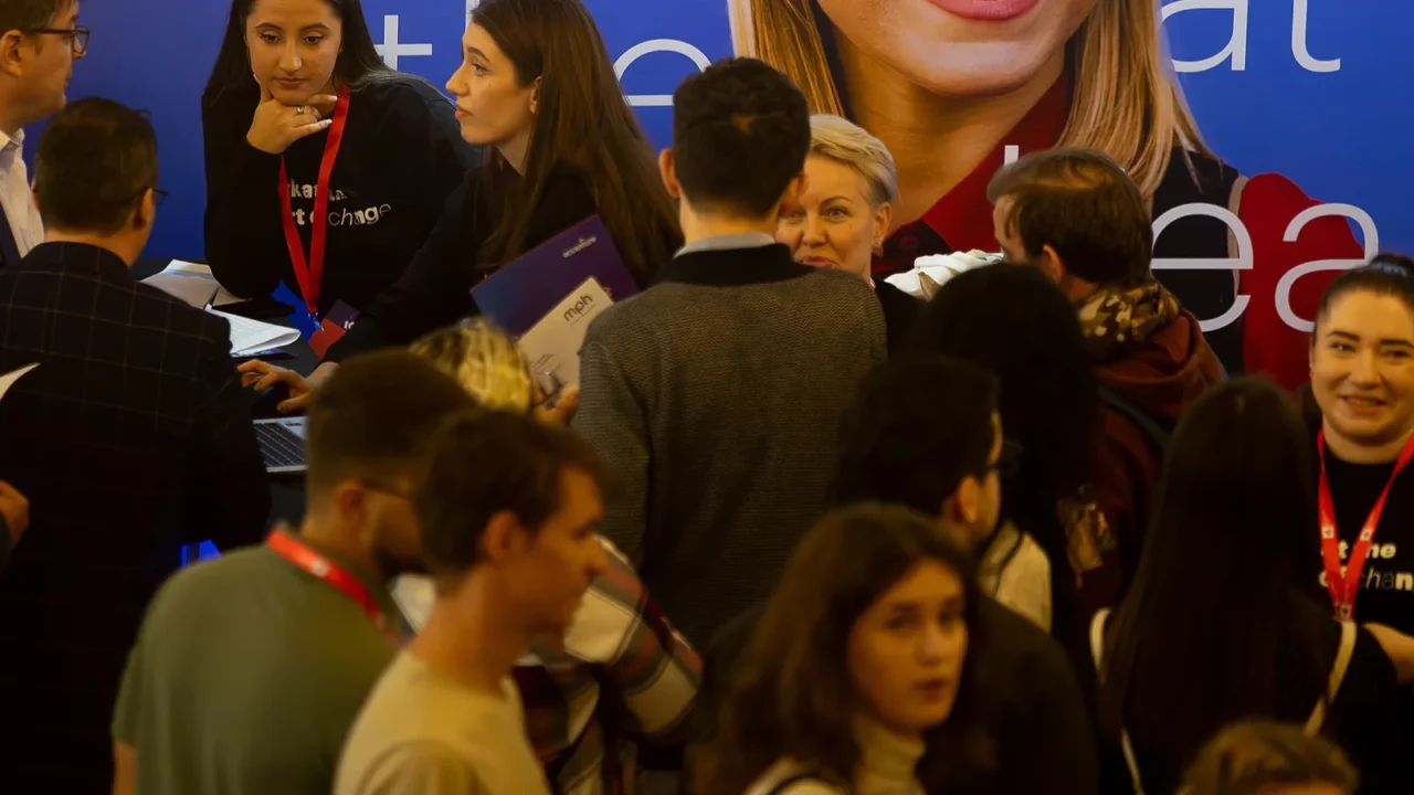 bucharest romania 27th oct 2023 job seekers wait to speak