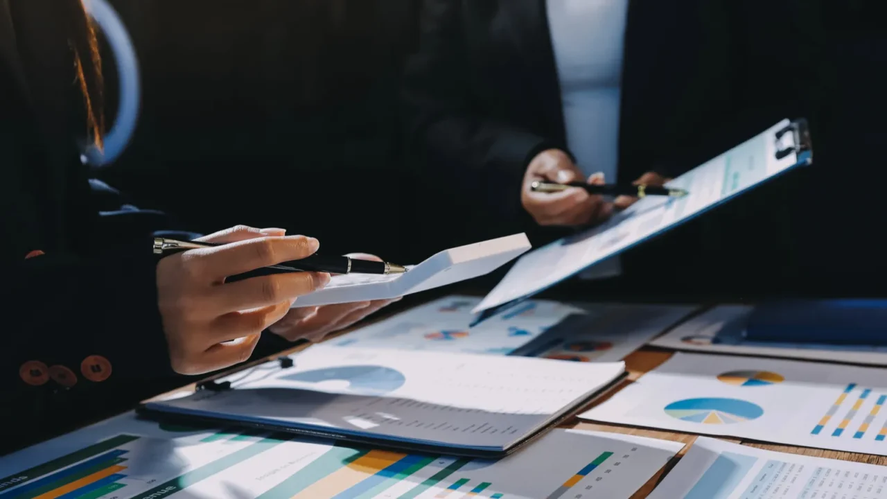 business analyzeclose up business people meeting to discuss the situation