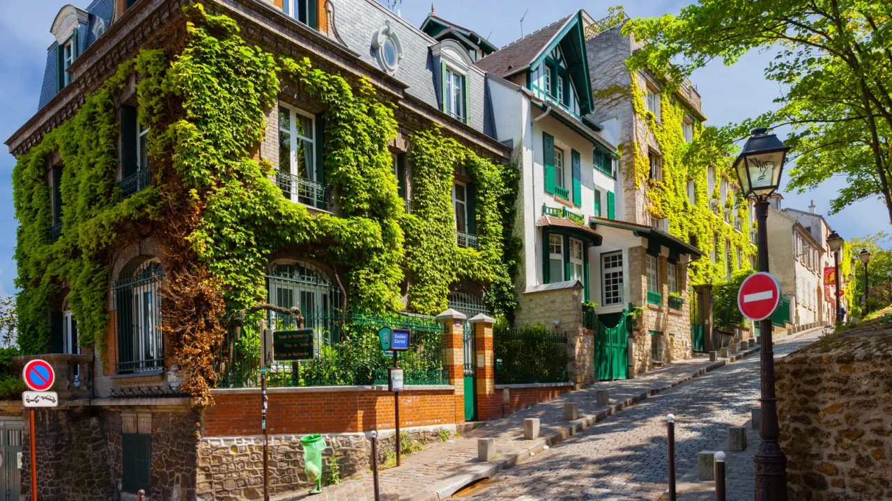 charming streets of paris