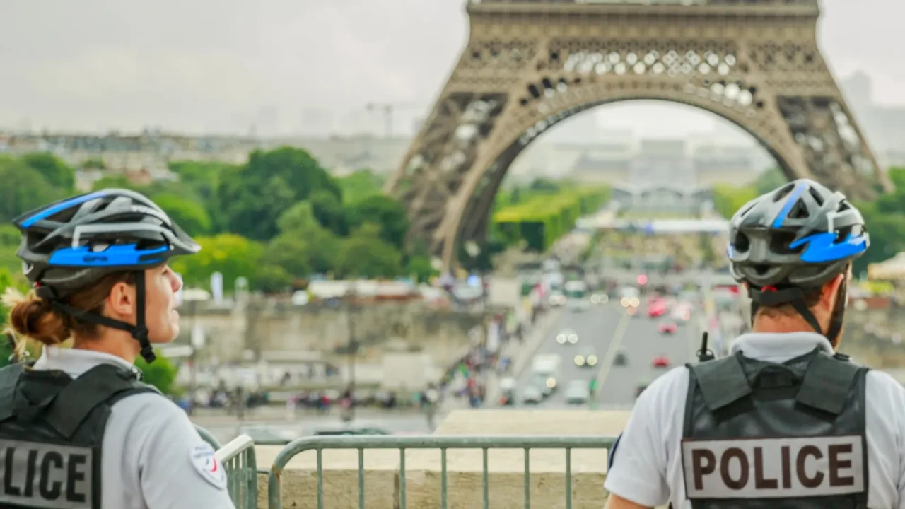 eiffel tower police
