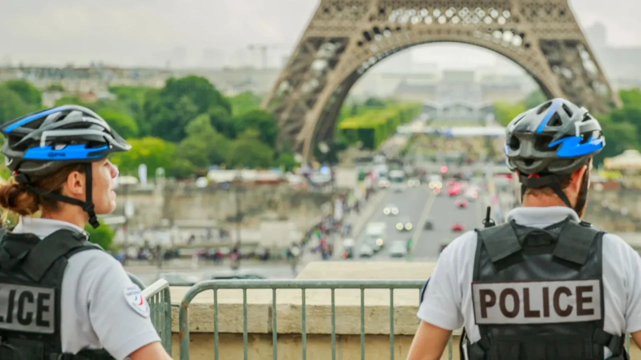 eiffel tower police