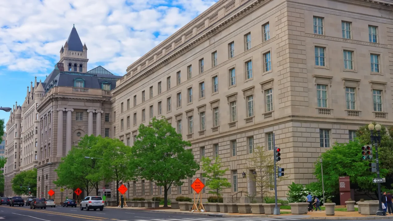 internal revenue service building is located in washington dc usa