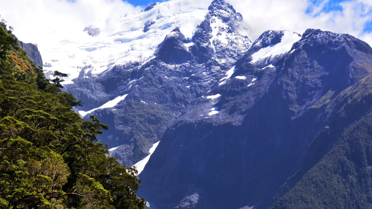 milford sound new zealand