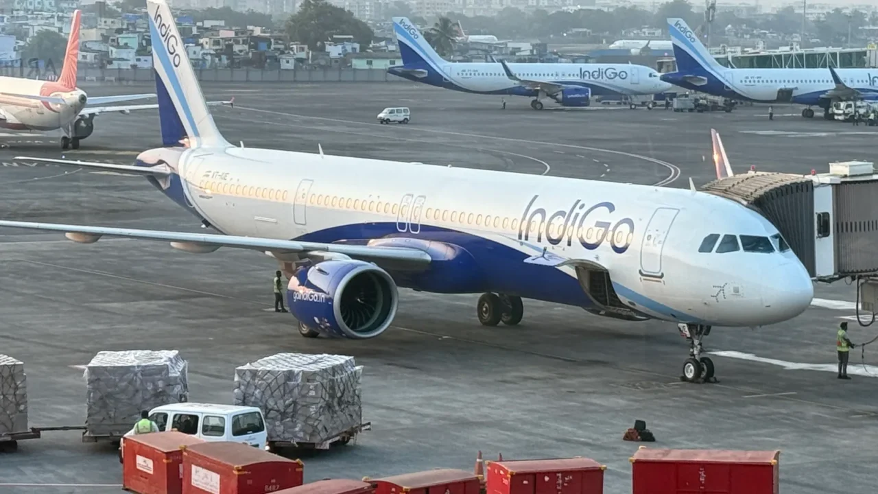 mumbai india  oct 6 indigo plane at chhatrapati shivaji