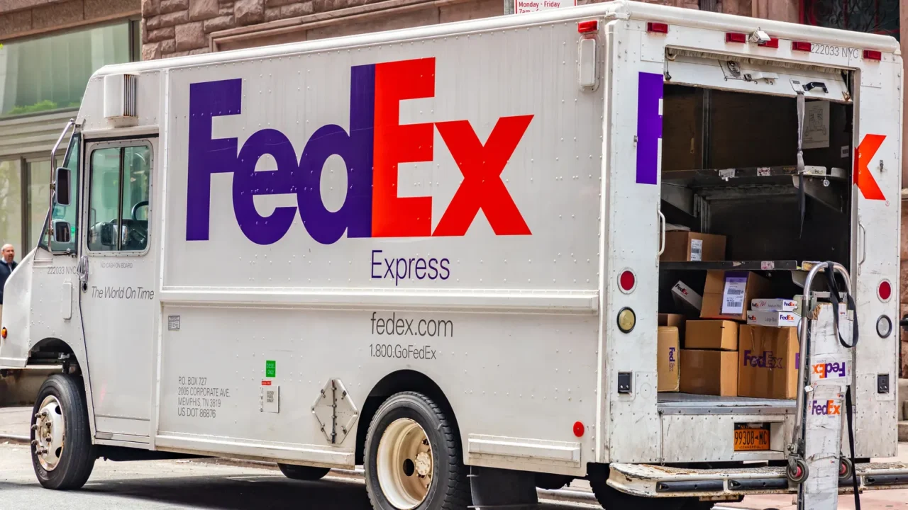 new york united states fedex truck delivering packages