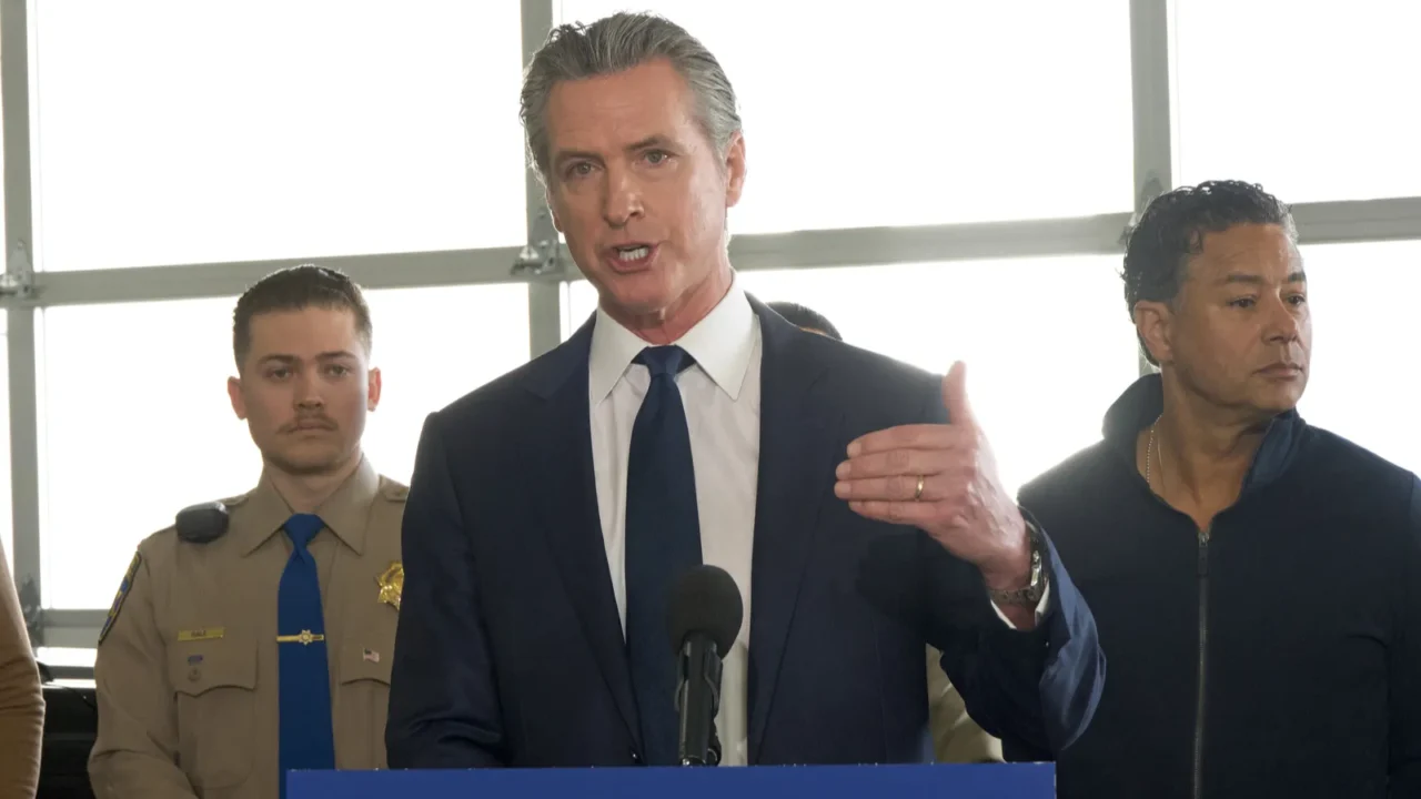 oakland ca  dec 27 2024 gavin newsom speaking at