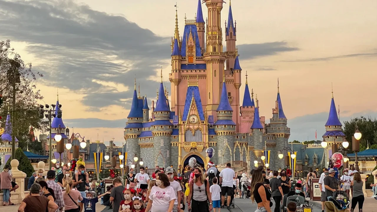 orlando fl usa  november 27 2020  people walking