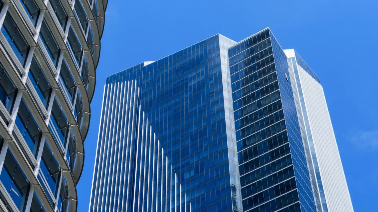 salesforce tower and millennium tower from salesforce park and transit
