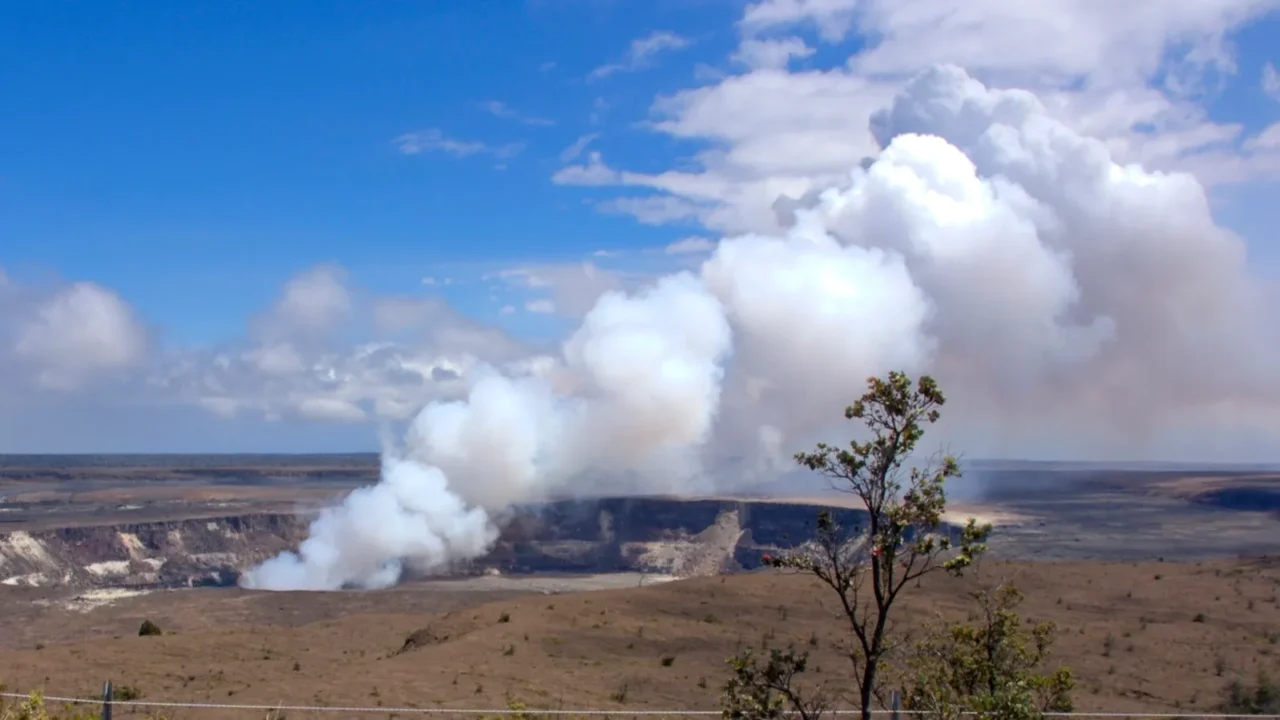 smoking kilauea summit lava lake in the hawaii volcanoes national