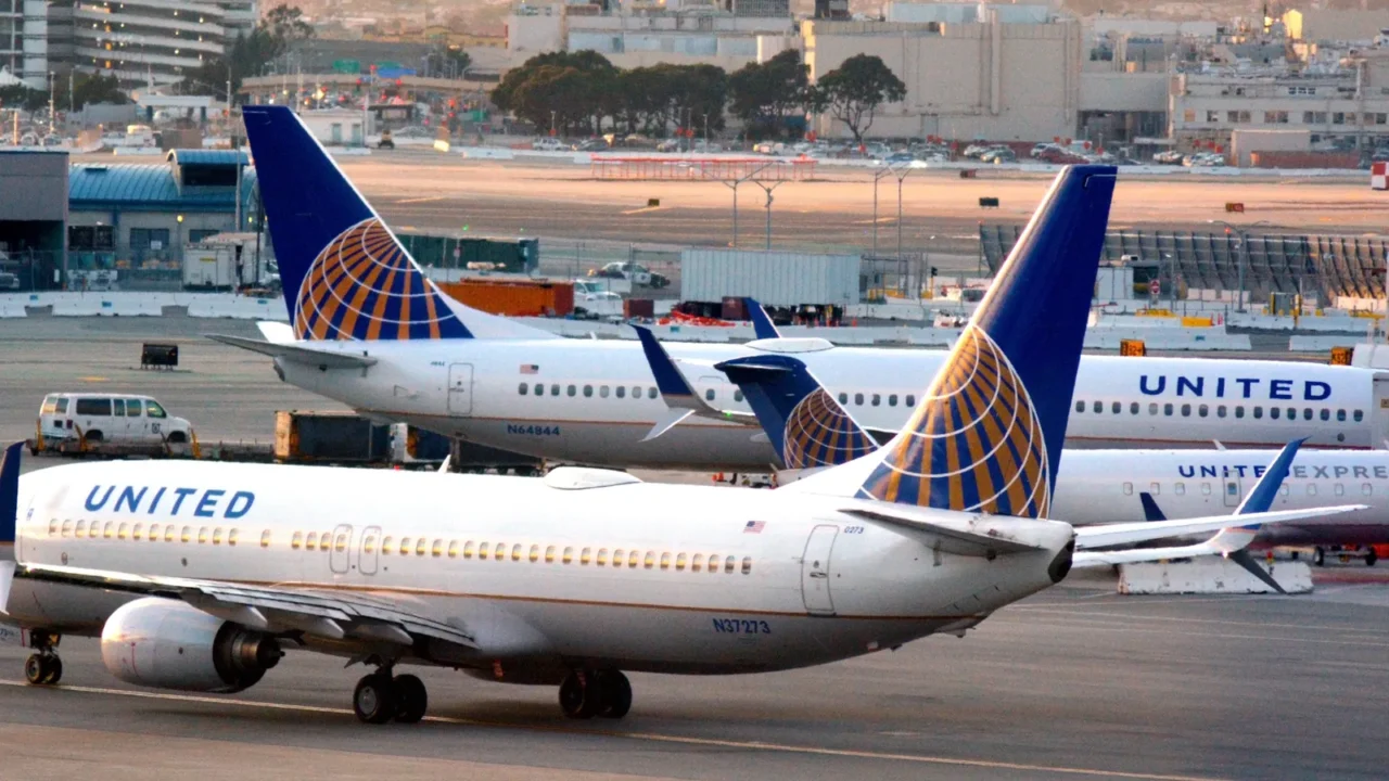 united airlines planes in san francisco international airport