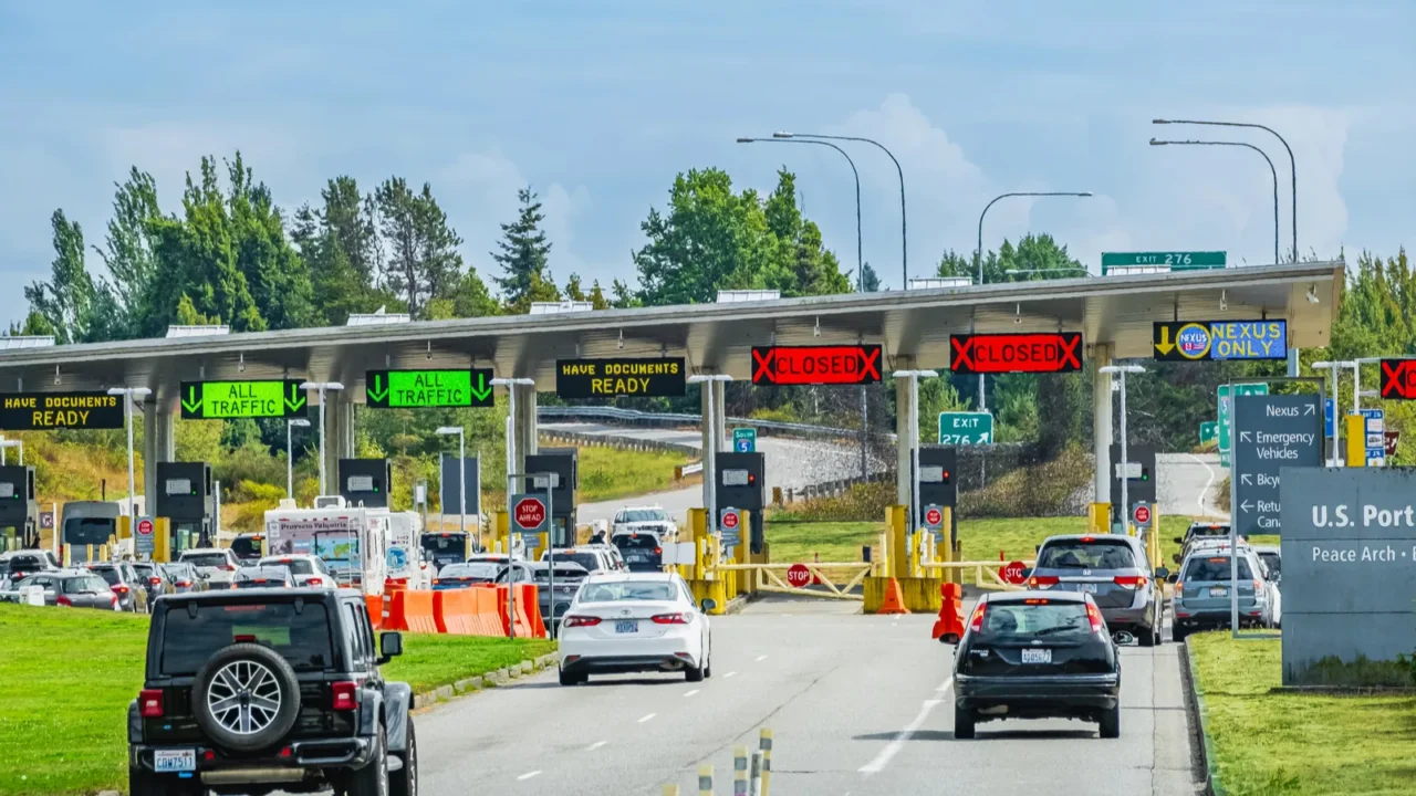 uscanada border peace arch washington state usa border crossing between