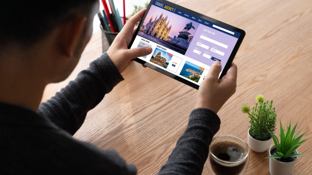 Online travel agency website for modish search and travel planning offers deal and package for flight , hotel and tour booking