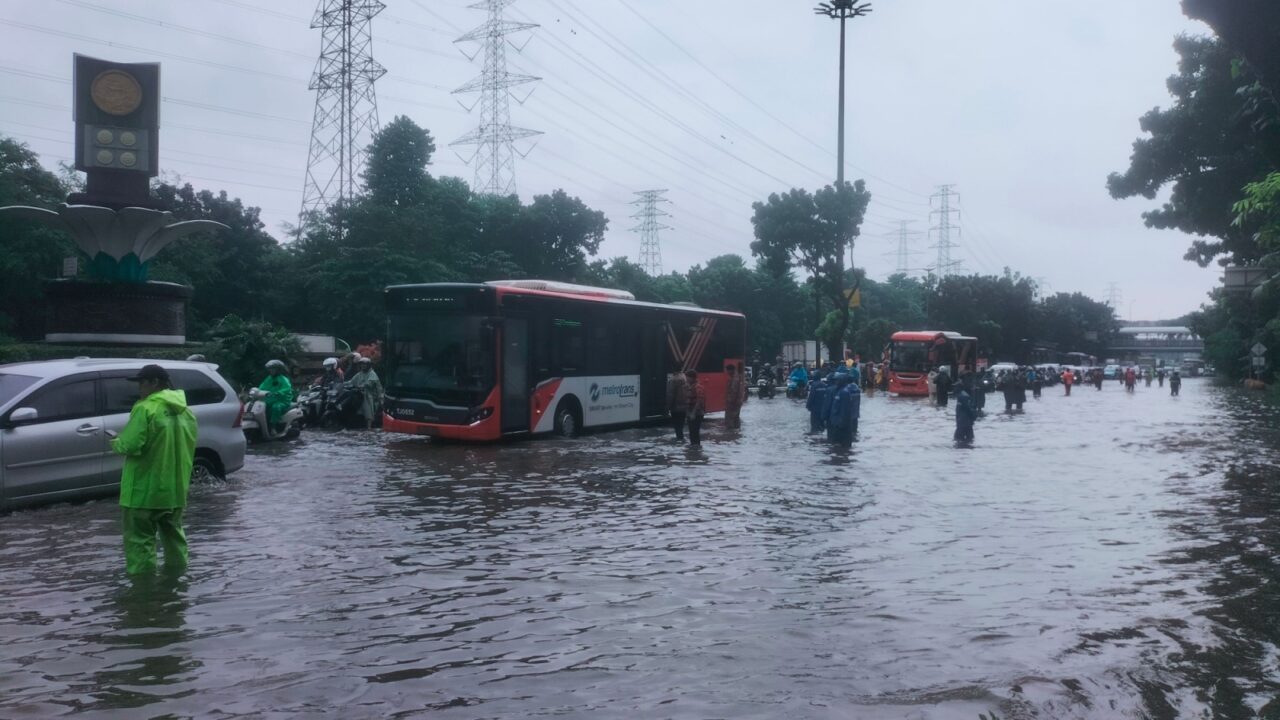Flooding is a hydrometeorological disaster that frequently occurs in various regions, especially in tropical countries like Indonesia.