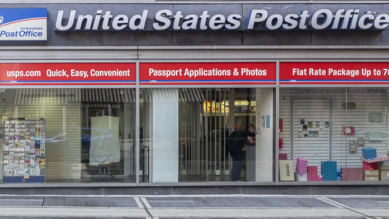 exterior of usps office bulding