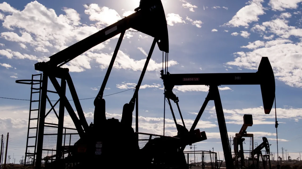 pumping oil in kern county california